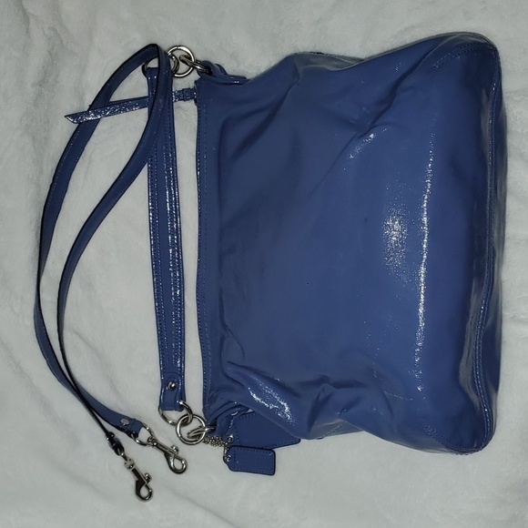 Coach Daisy Liquid Gloss Pocket Hobo Bag Pat Leather F23401 - Picture 16 of 16